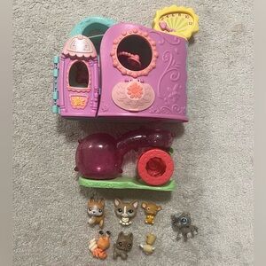 Littlest Pet Shop Playsets with 7 LPS